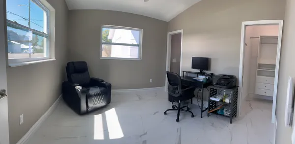 a view of livingroom with furniture