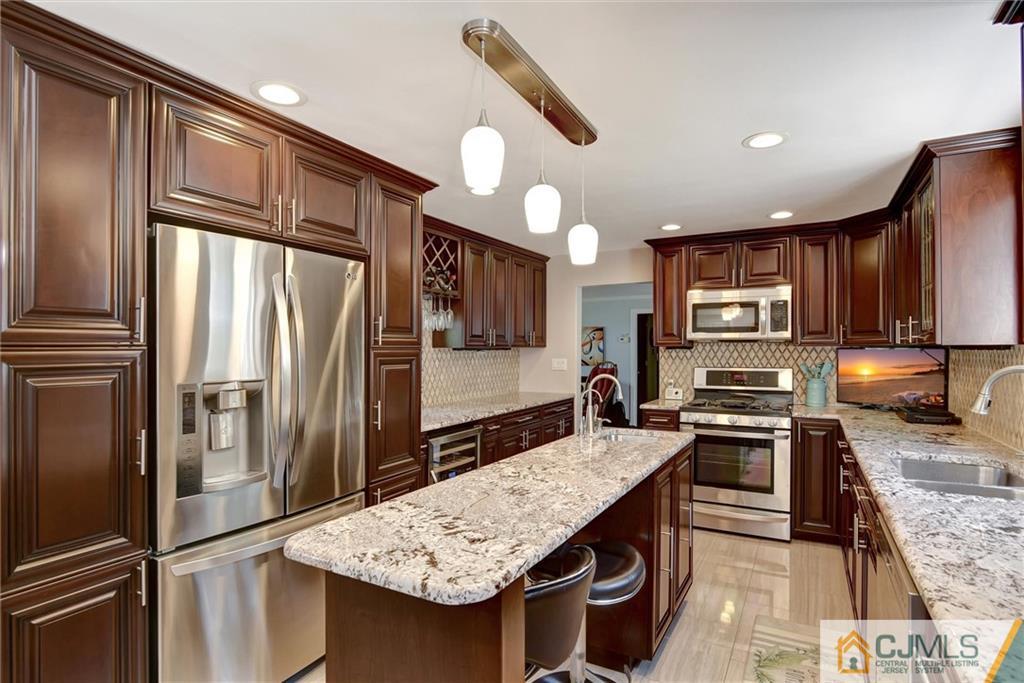 127 Stagecoach Road Millstone Township, NJ 08510 - Photo 3 of 39 Gallery Image 3