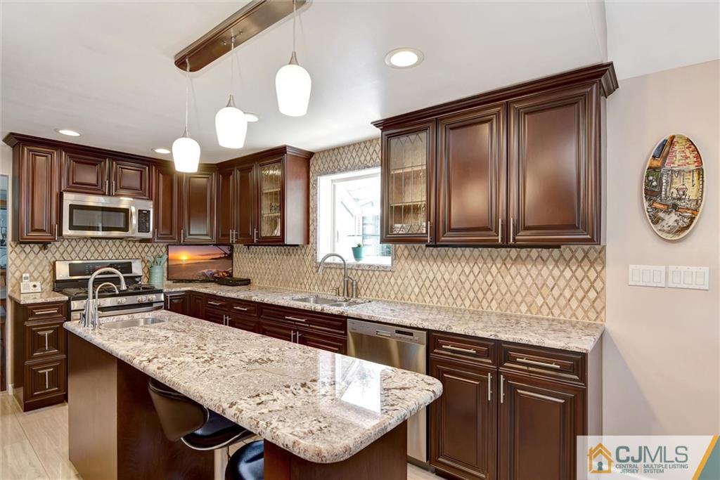 127 Stagecoach Road Millstone Township, NJ 08510 - Photo 4 of 39 Gallery Image 4