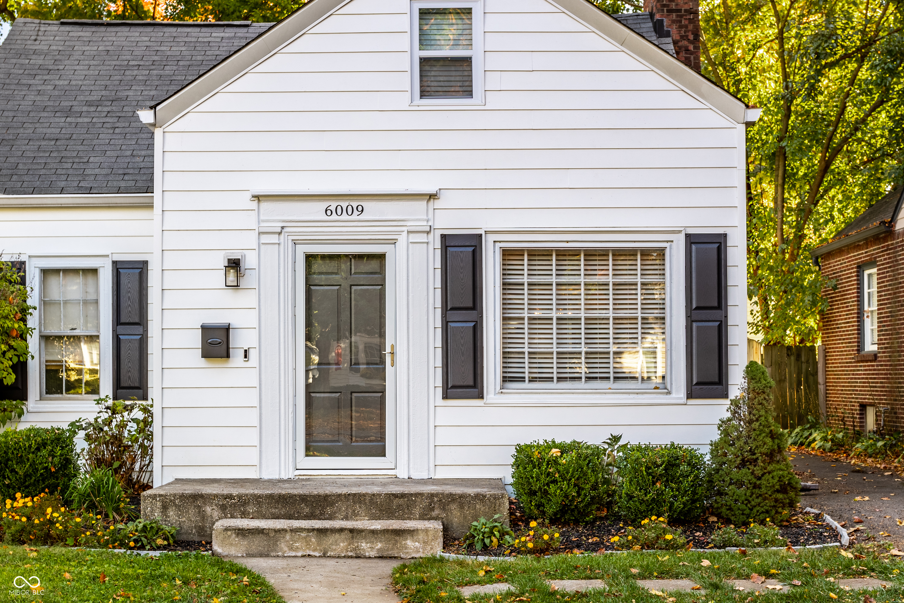 6009 Ralston Avenue Indianapolis, IN 46220 - Photo 2 of 39