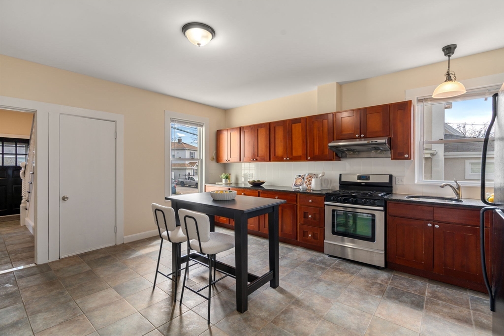 69 Clinton Street Newton, MA 02458 - Photo 4 of 24