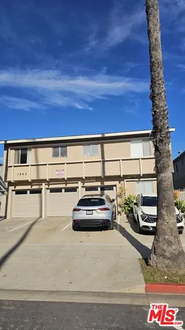 a view of entryway and hall