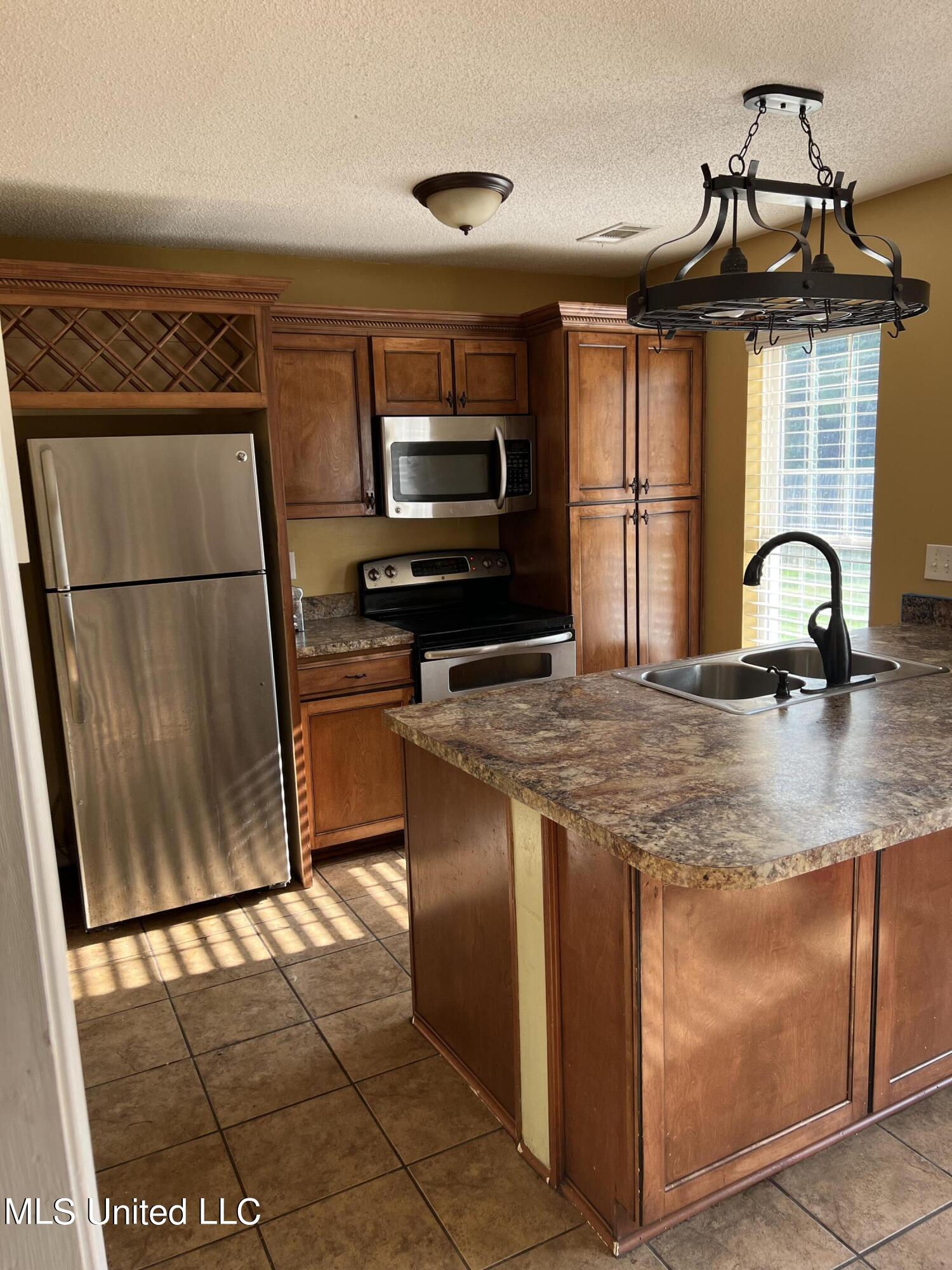 7207 Hurt Road Horn Lake, MS 38637 - Photo 2 of 7 E7CD3F4C-BB84-4689-84AA-A5699D021738