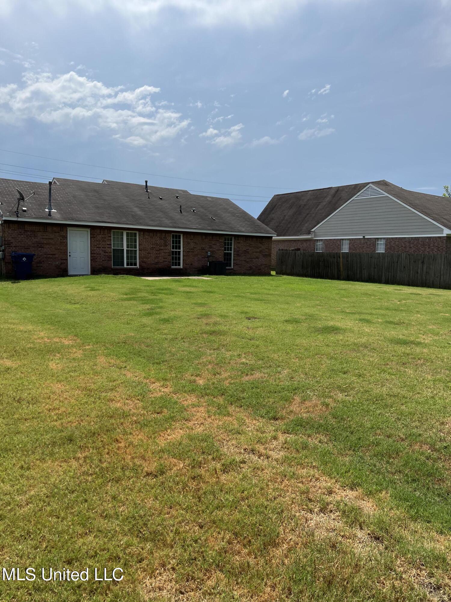 7207 Hurt Road Horn Lake, MS 38637 - Photo 6 of 7 4D7D996E-AB5D-49C9-978A-EA946AEDEDE4