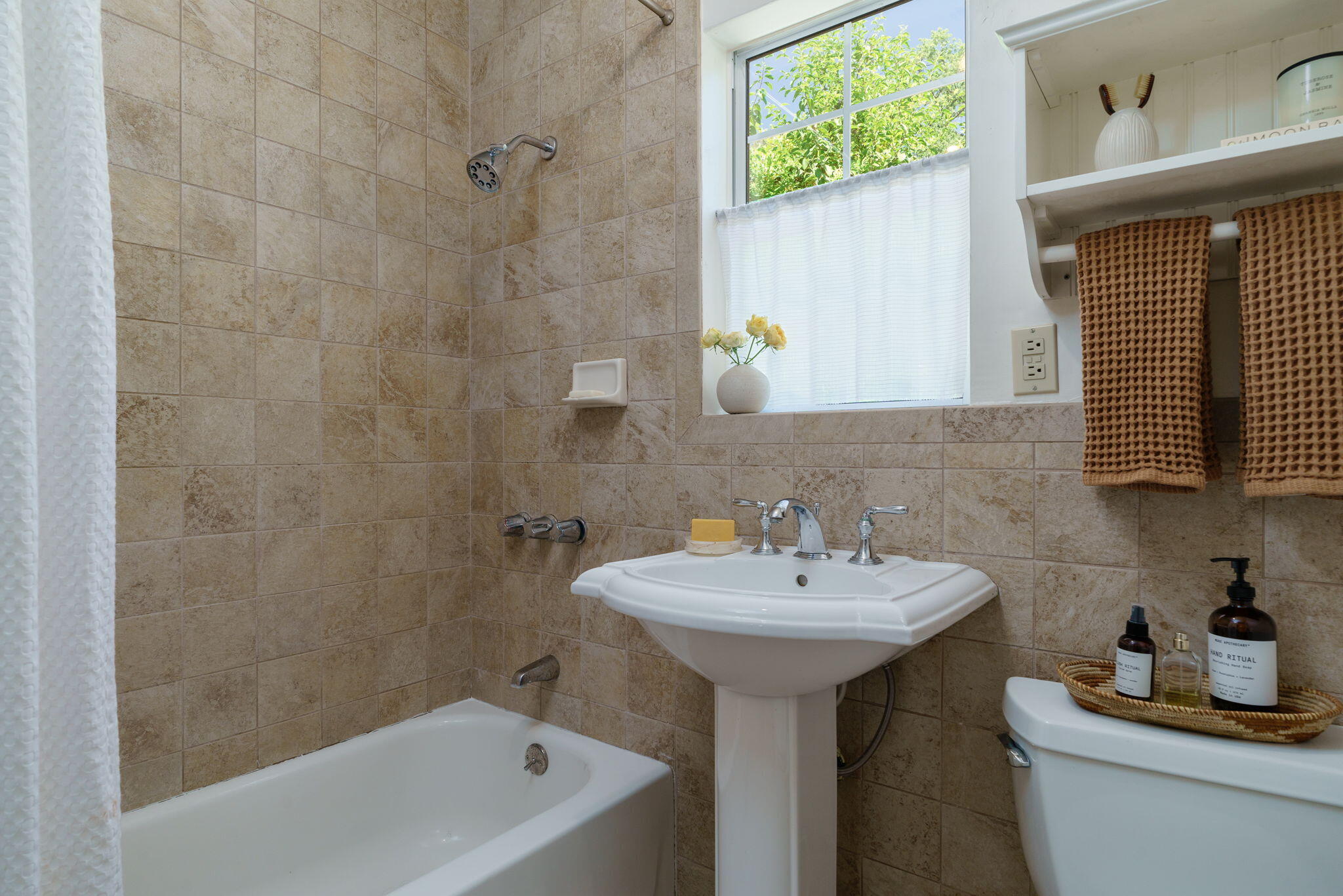 314 West Aliso Street, Unit A Ojai, CA 93023 - Photo 18 of 29 a bathroom with a sink a mirror and a bathtub
