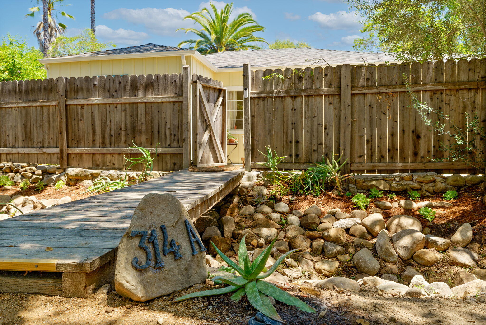 314 West Aliso Street, Unit A Ojai, CA 93023 - Photo 28 of 29 a view of outdoor space with garden
