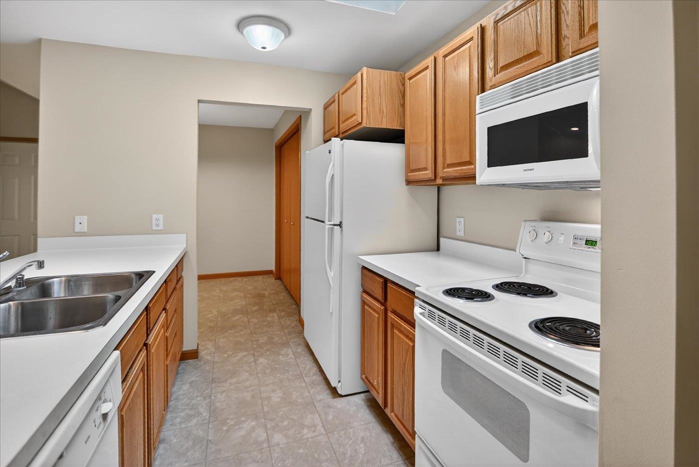 494 Cledell Street, Unit 4 Oregon, WI 53575 - Photo 15 of 49