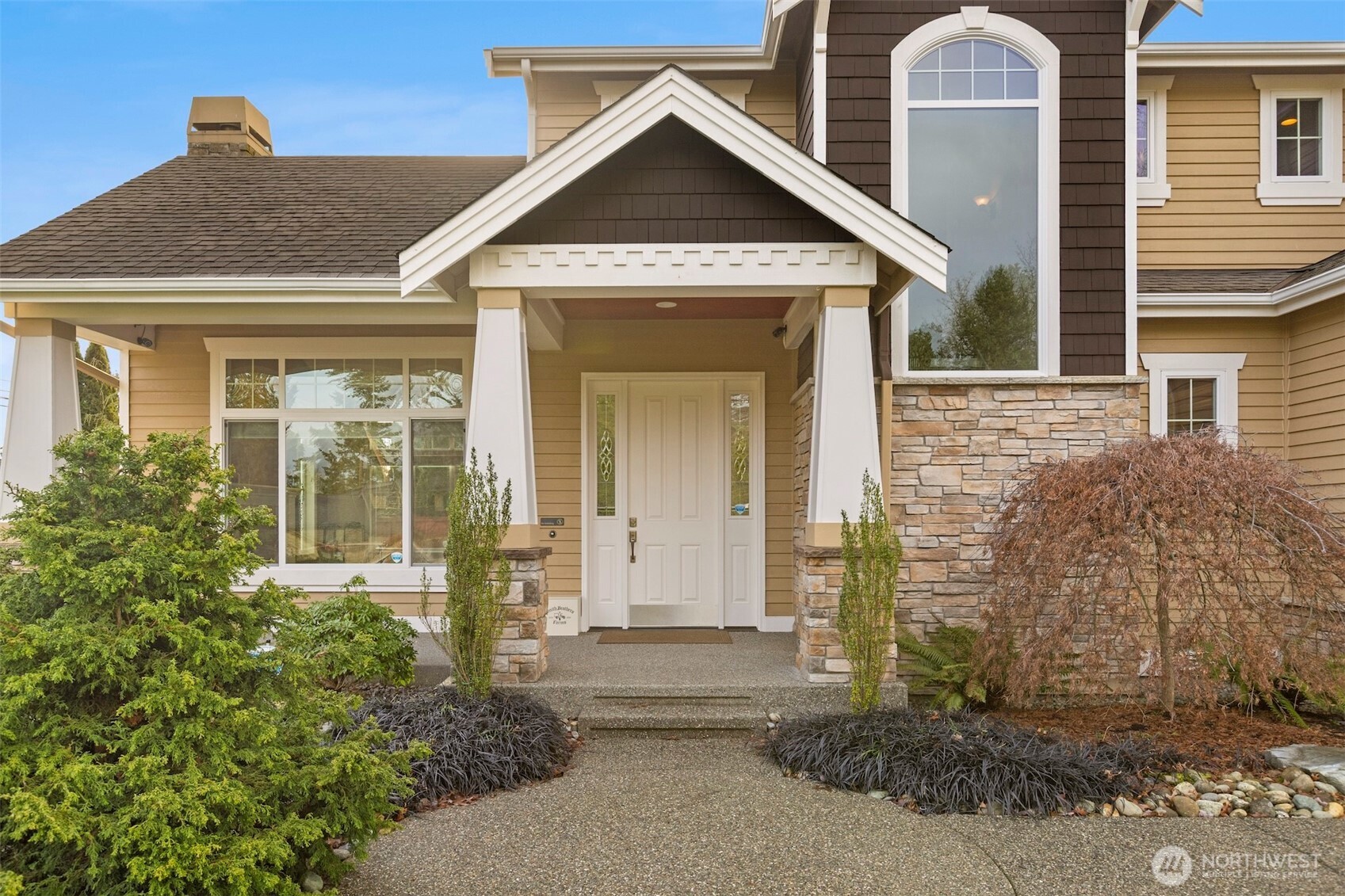22040 Brier Road Brier, WA 98036 - Photo 2 of 36 Gallery Image 2