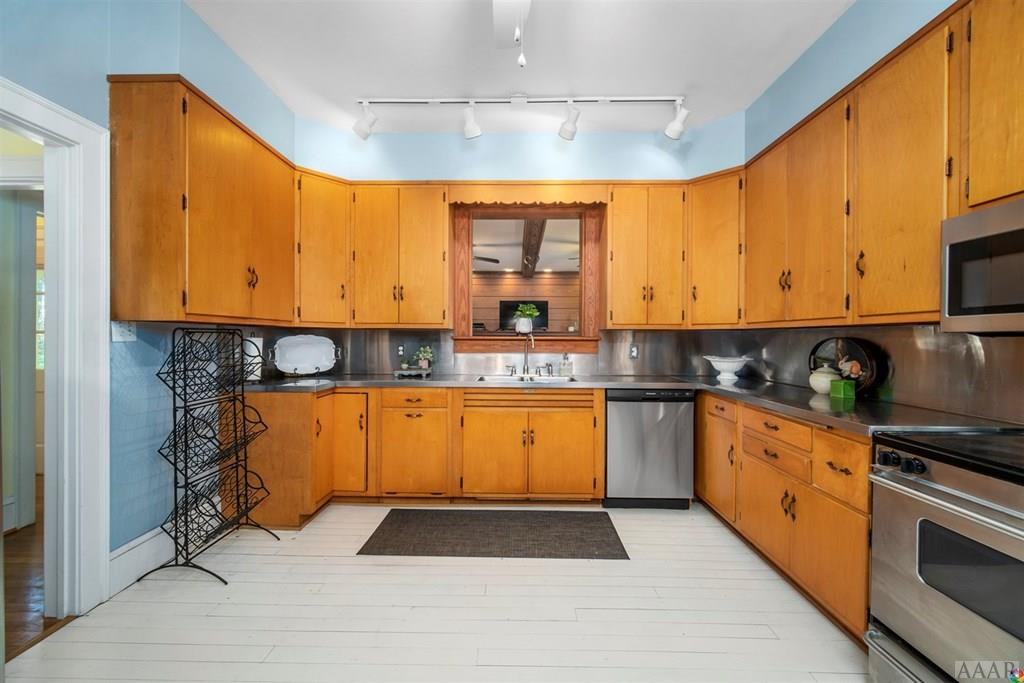 1803 Rivershore Road Elizabeth City, NC 27909 - Photo 14 of 45 Kitchen