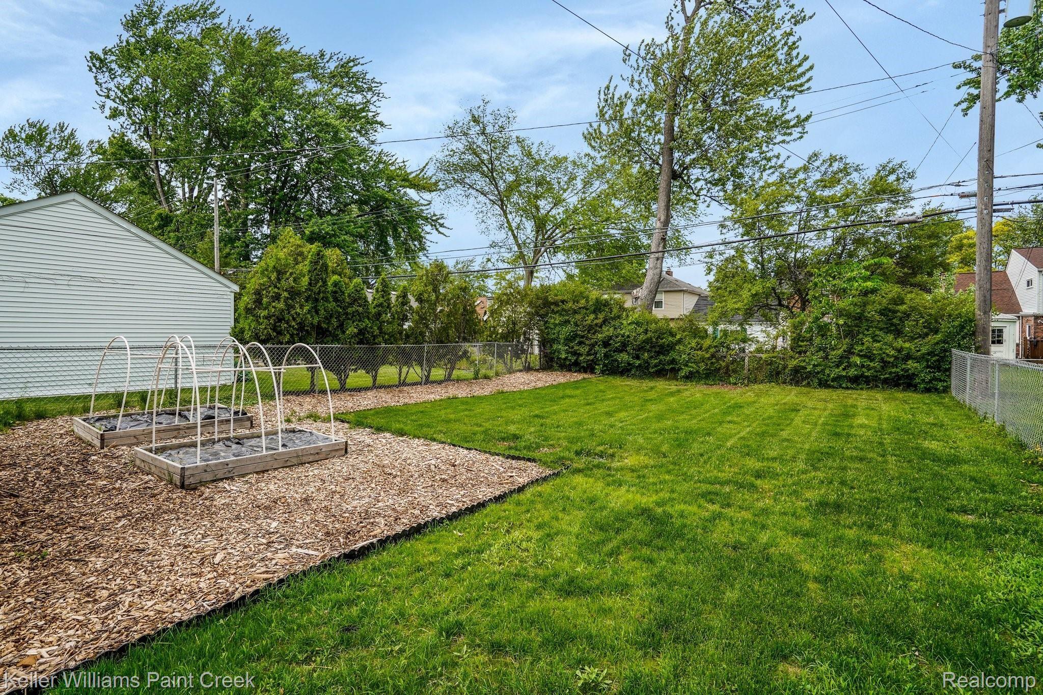 1218 Hampton Road Grosse Pointe, MI 48236 - Photo 22 of 24 Backyard