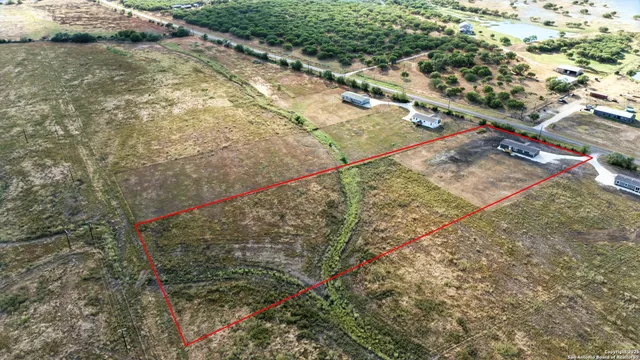 $305,000 | 2553 Fm 1332, Jourdanton, TX 78026