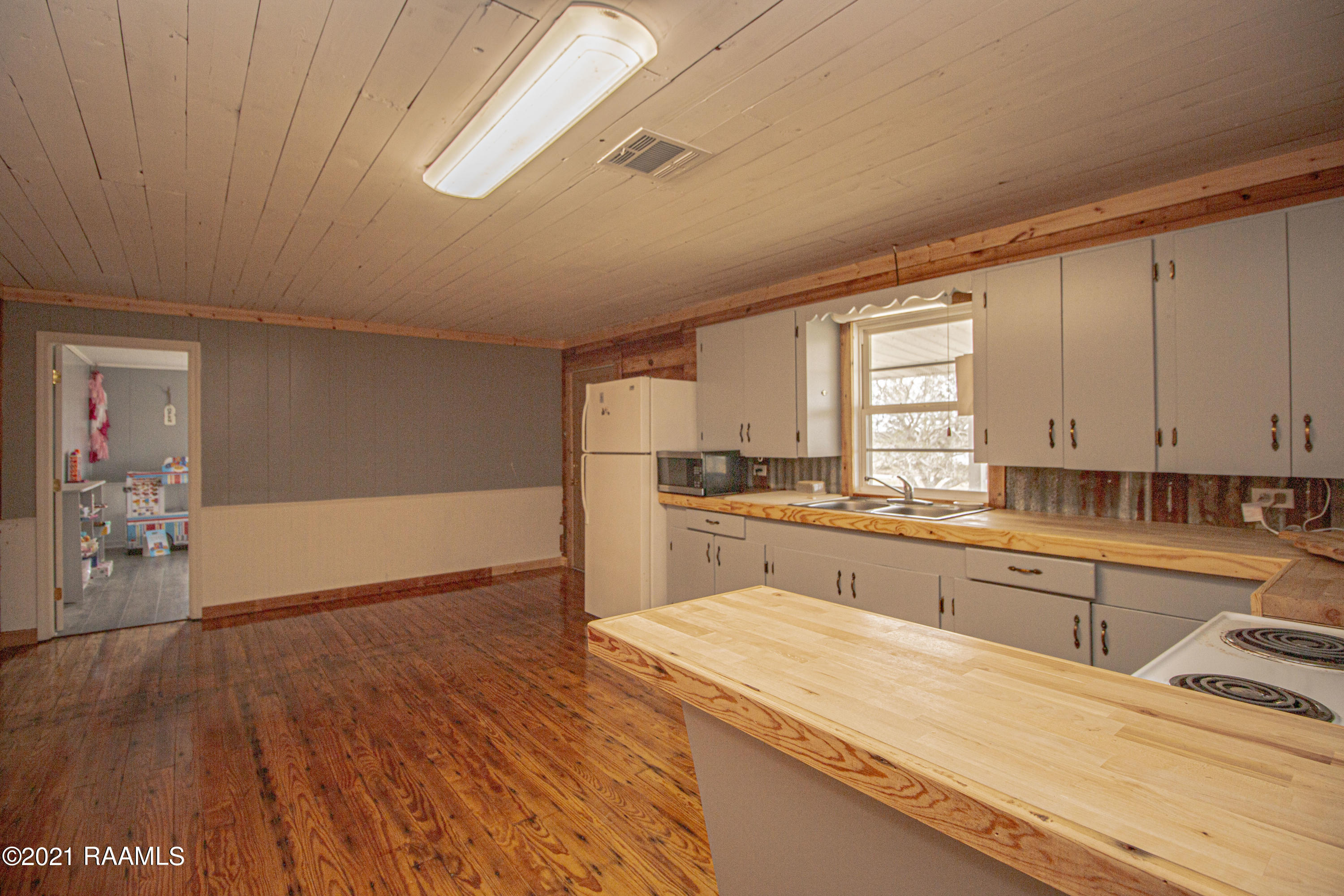 20539 Theall Road Abbeville, LA 70510 - Photo 5 of 15 Gallery Image 5