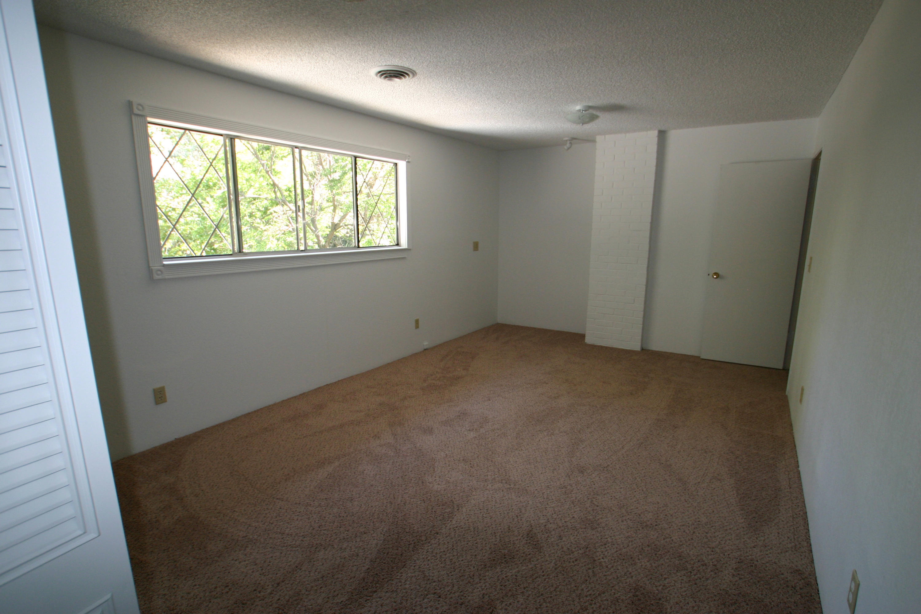 8470 Ranchette Drive Redding, CA 96001 - Photo 13 of 26 Upstairs bedroom