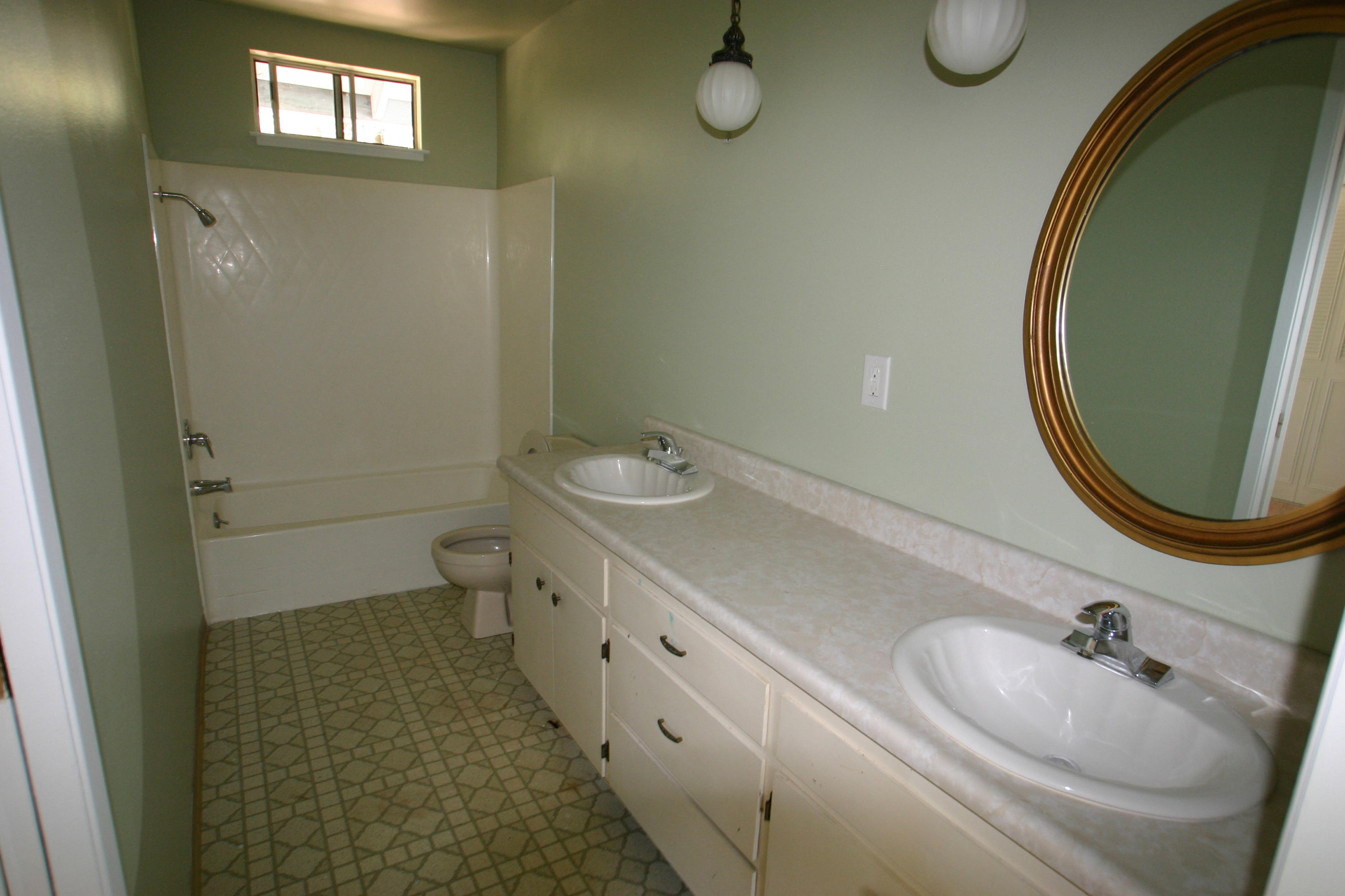 8470 Ranchette Drive Redding, CA 96001 - Photo 15 of 26 Upstairs bathroom