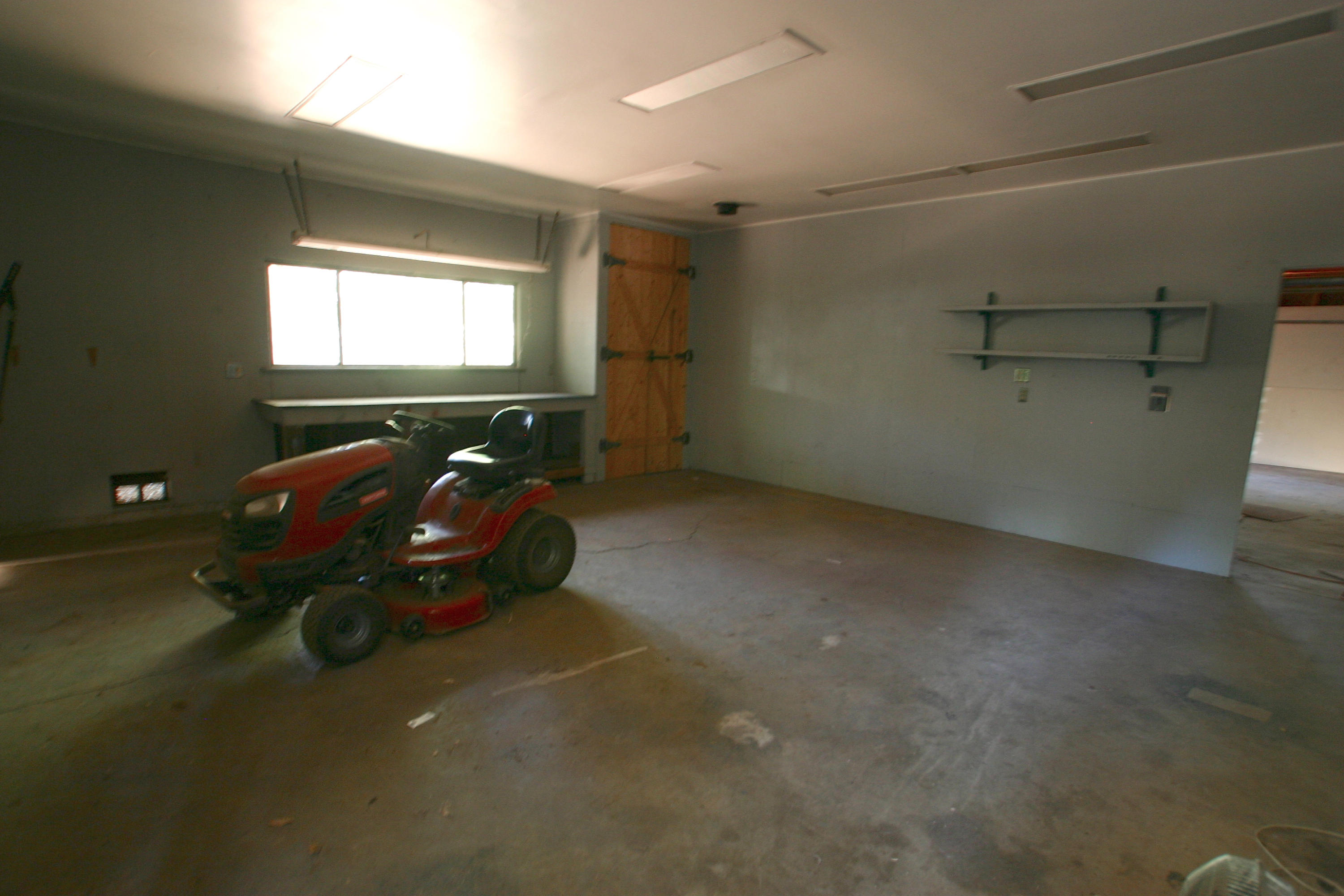 8470 Ranchette Drive Redding, CA 96001 - Photo 20 of 26 garage/shop