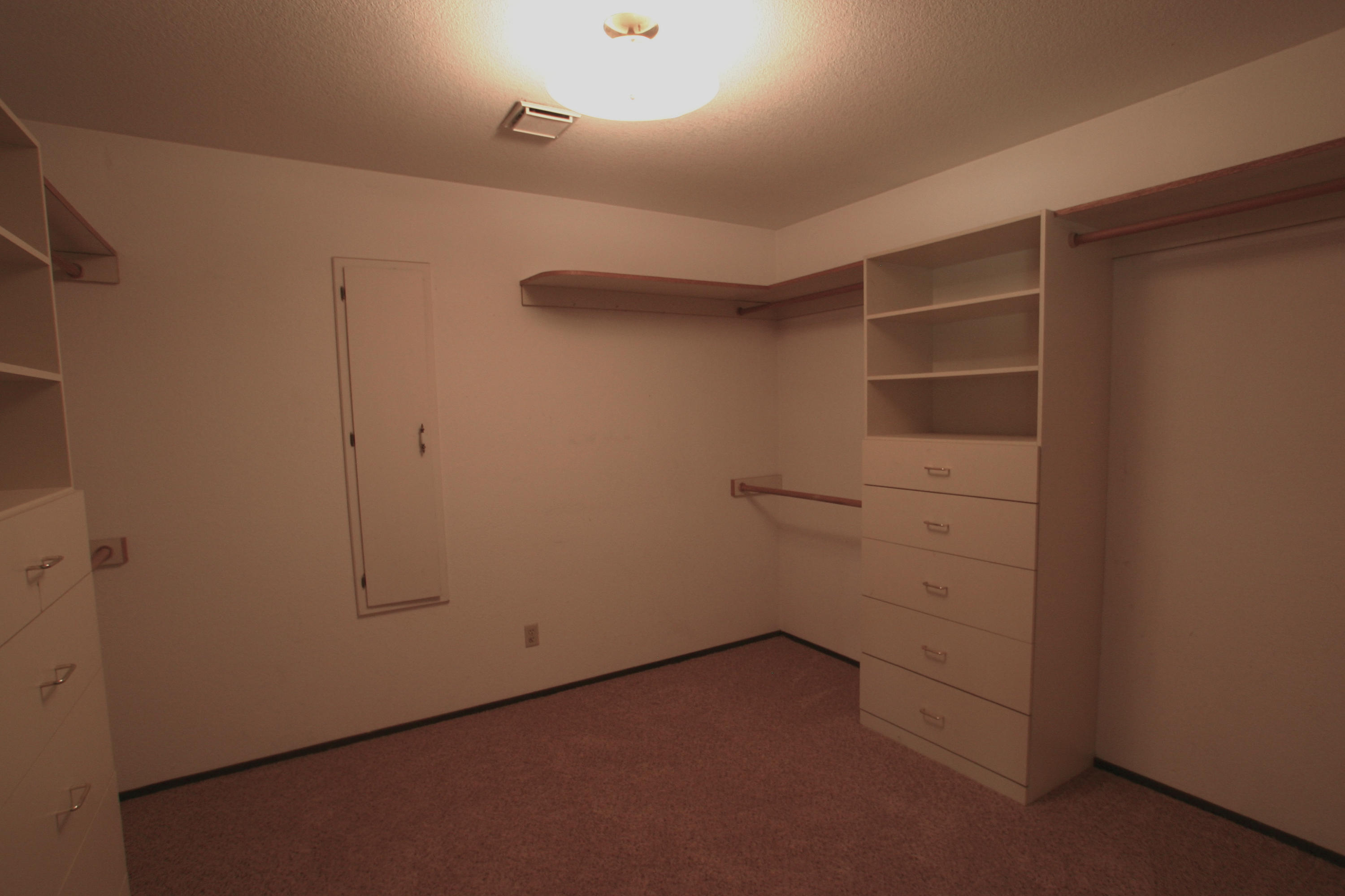 8470 Ranchette Drive Redding, CA 96001 - Photo 8 of 26 Oversized Closet