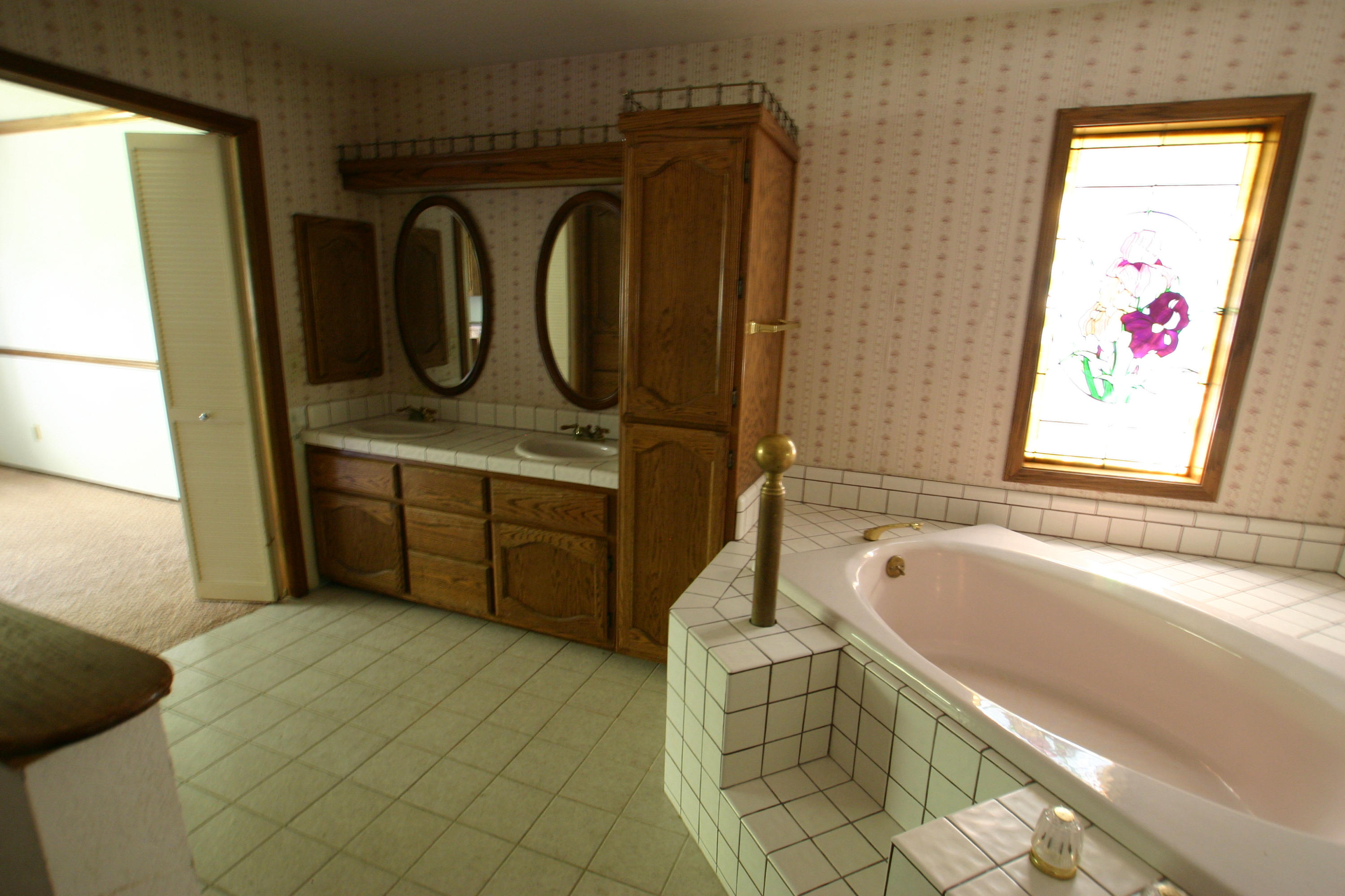 8470 Ranchette Drive Redding, CA 96001 - Photo 9 of 26 Master Bath