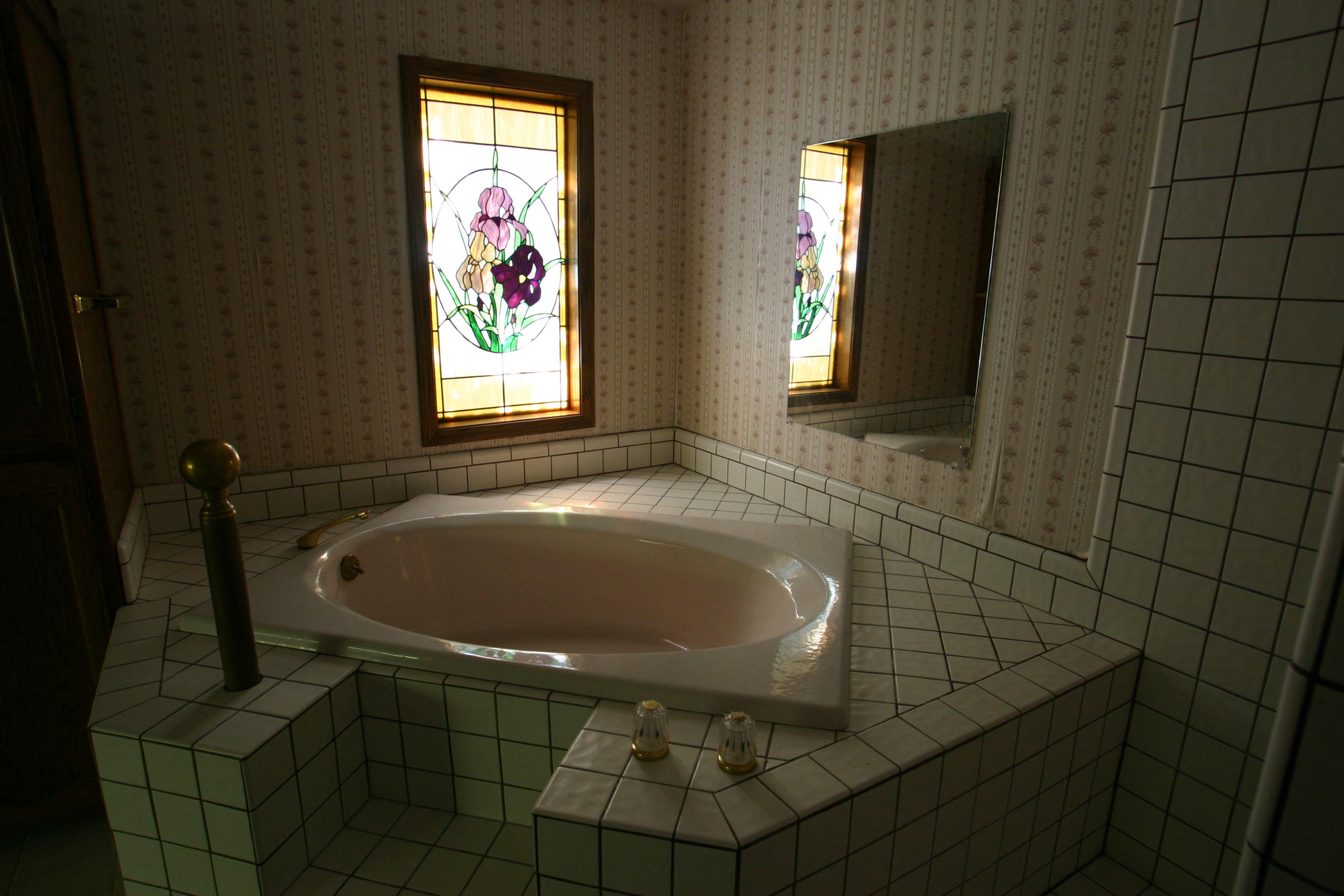 8470 Ranchette Drive Redding, CA 96001 - Photo 10 of 26 Master Bath