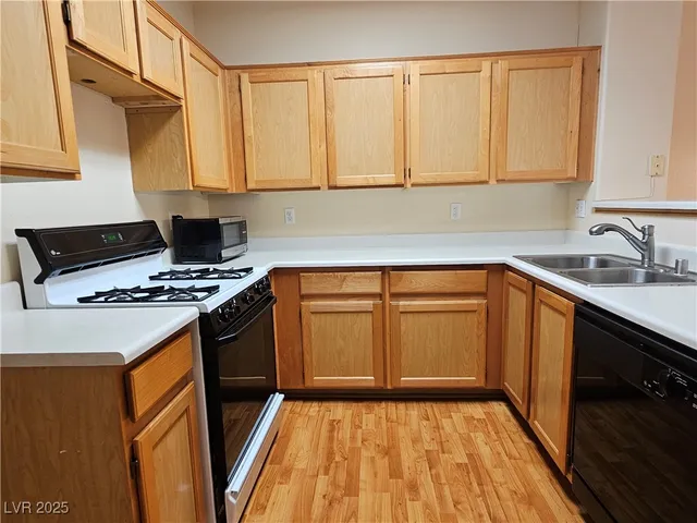 $1,695 | 6521 Hillside Brook Avenue, Las Vegas, NV 89130