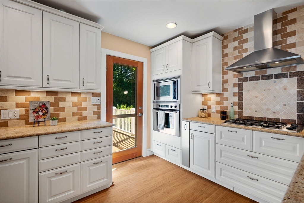 32 Pilgrim Road Marblehead, MA 01945 - Photo 8 of 38