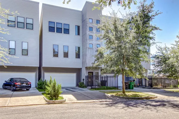 $2,800 | 2217 St Emanuel Street, Houston, TX 77003
