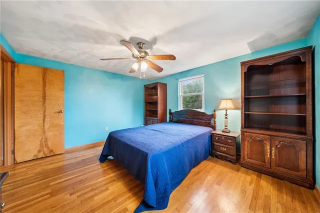a bedroom with a bed and a flat tv screen