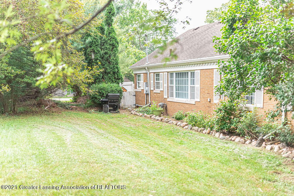 1950 North Waverly Road Lansing, MI 48906 - Photo 37 of 38 IMG_6203