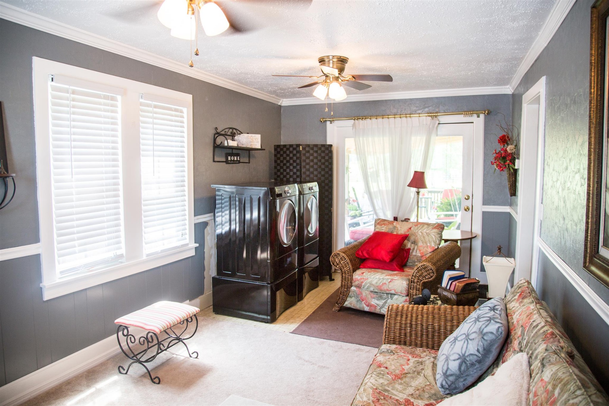 699 Mcelhiney Road Dickson, TN 37055 - Photo 19 of 25 a living room with furniture chess board and a window