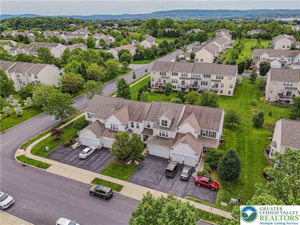 8592 Cascade Road Breinigsville, PA 18031 - Photo 4 of 53 Gallery Image 4