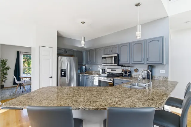 $449,900 | 2526 Acorn Drive, Round Lake Beach, IL 60073