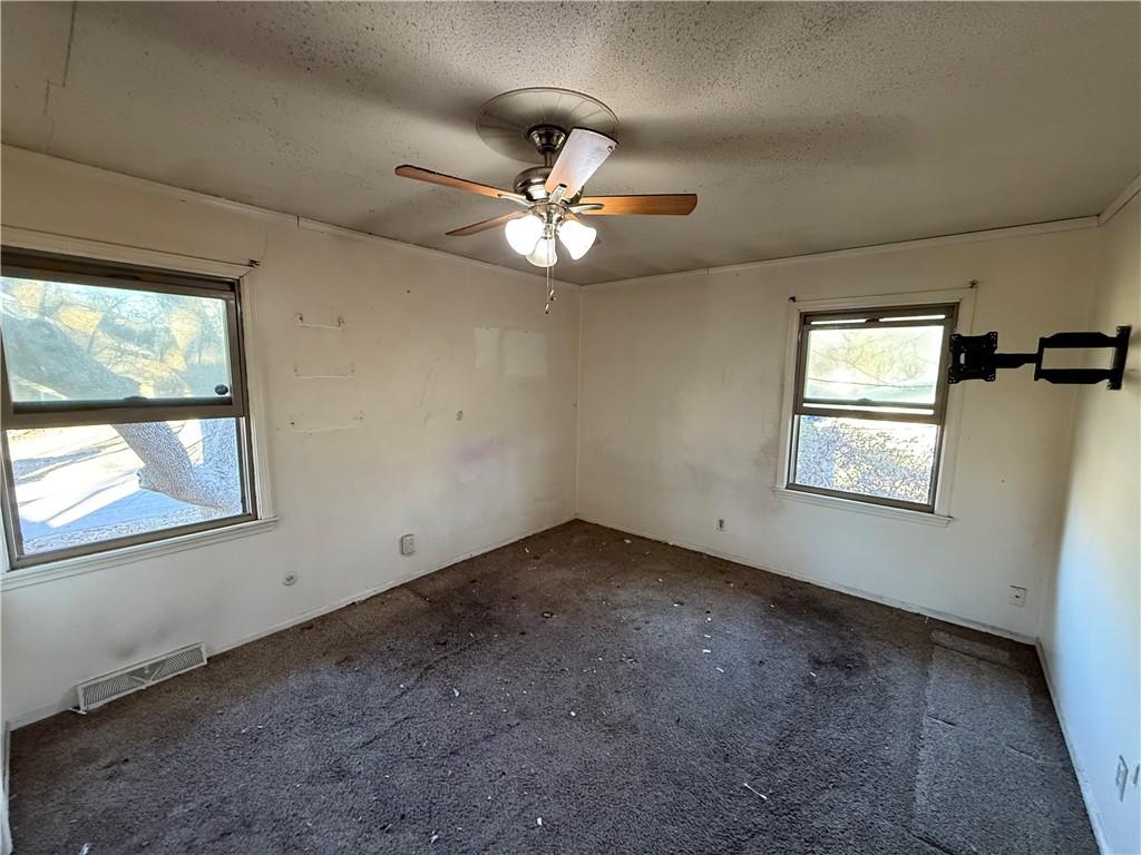 4337 Southwest 30th Street Topeka, KS 66614 - Photo 14 of 29