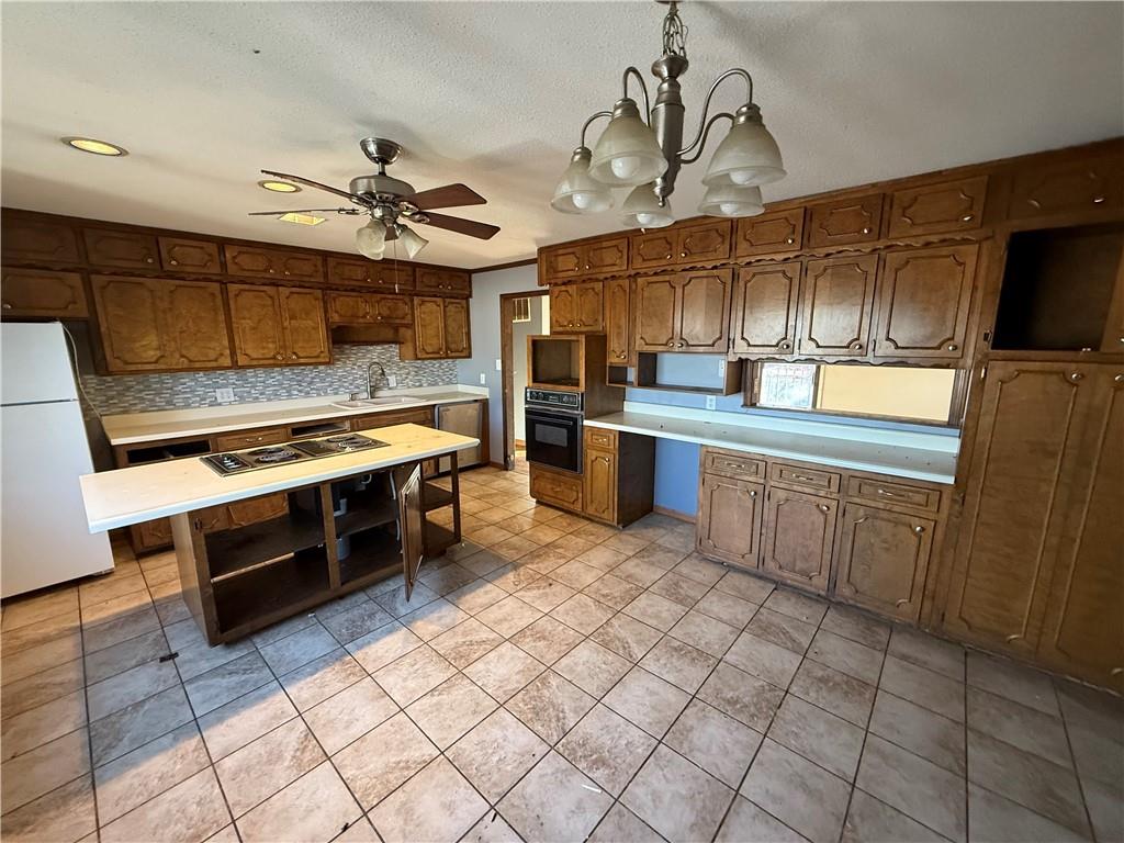 4337 Southwest 30th Street Topeka, KS 66614 - Photo 6 of 29