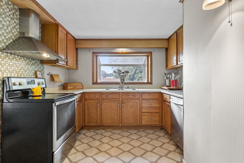 108 Needham Street Dedham, MA 02026 - Photo 5 of 35