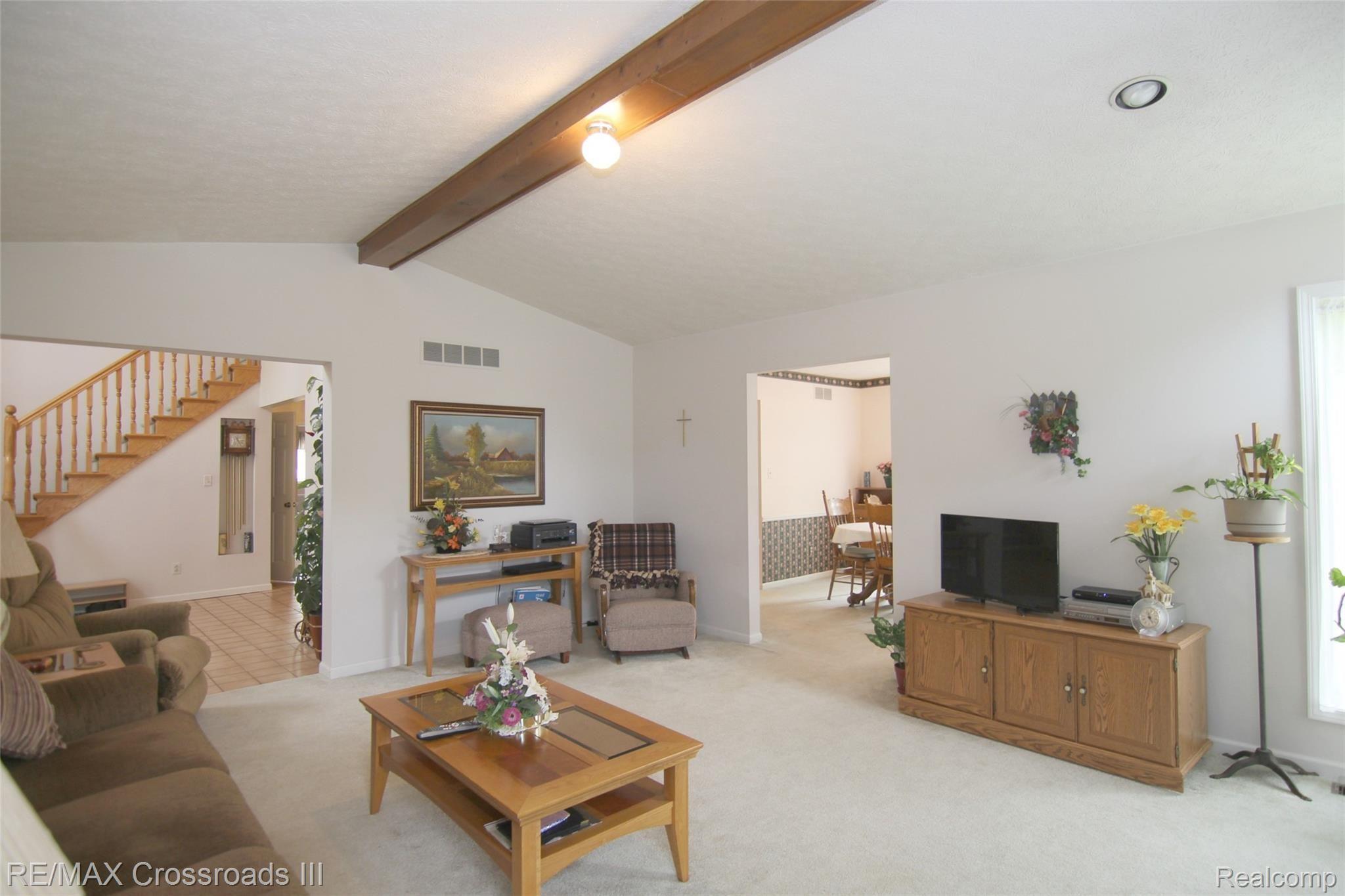jHull_Rd_Great_Room_2_(1)[1].jpg