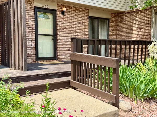 $129,900 | 830 Armstrong Road, Unit 17, Lansing, MI 48911
