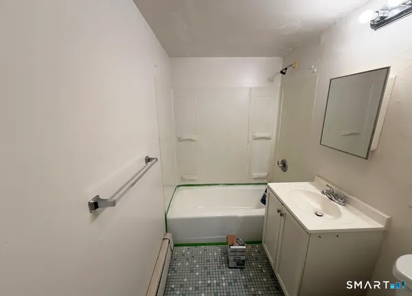 $1,300 | 54 Grafton Street, Unit A1, Hartford, CT 06106