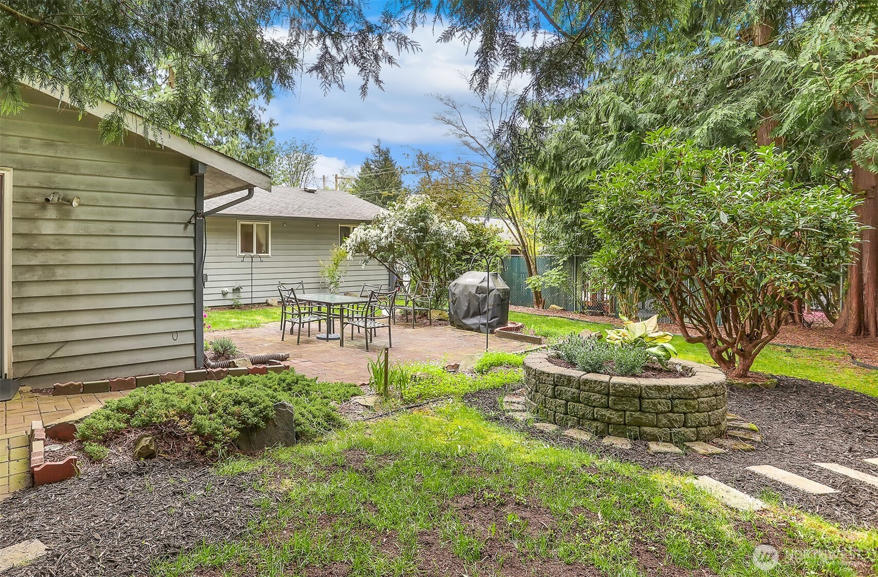 11120 3rd Place Southeast Everett, WA 98208 - Photo 32 of 35 a front view of a house with a yard