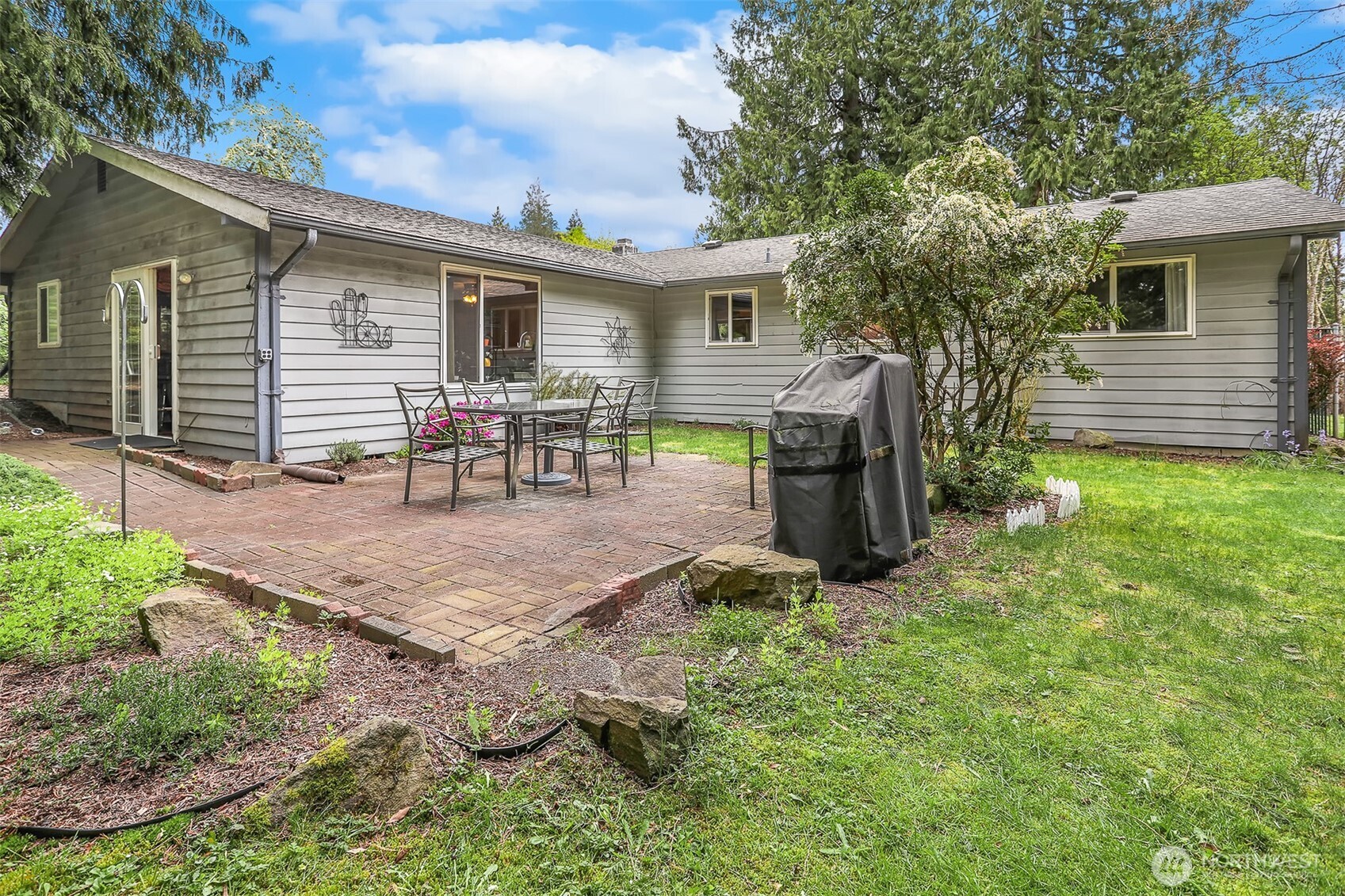 11120 3rd Place Southeast Everett, WA 98208 - Photo 34 of 35 a view of a house with backyard and sitting area