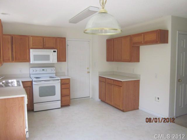 1017 Reigate Road Charlotte, NC 28262 - Photo 5 of 10