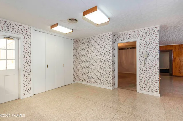 $290,000 | 905 Loreauville Road, New Iberia, LA 70563