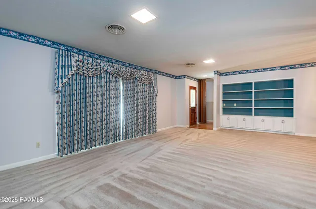 $290,000 | 905 Loreauville Road, New Iberia, LA 70563