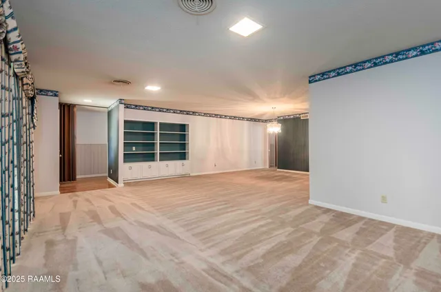 $290,000 | 905 Loreauville Road, New Iberia, LA 70563