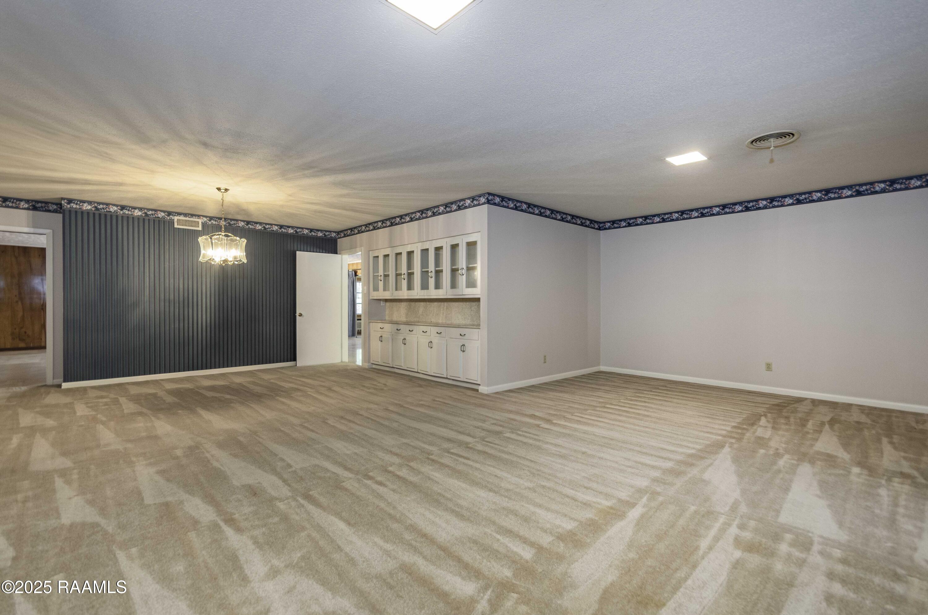 905 Loreauville Road New Iberia, LA 70563 - Photo 17 of 50 Living Room 3