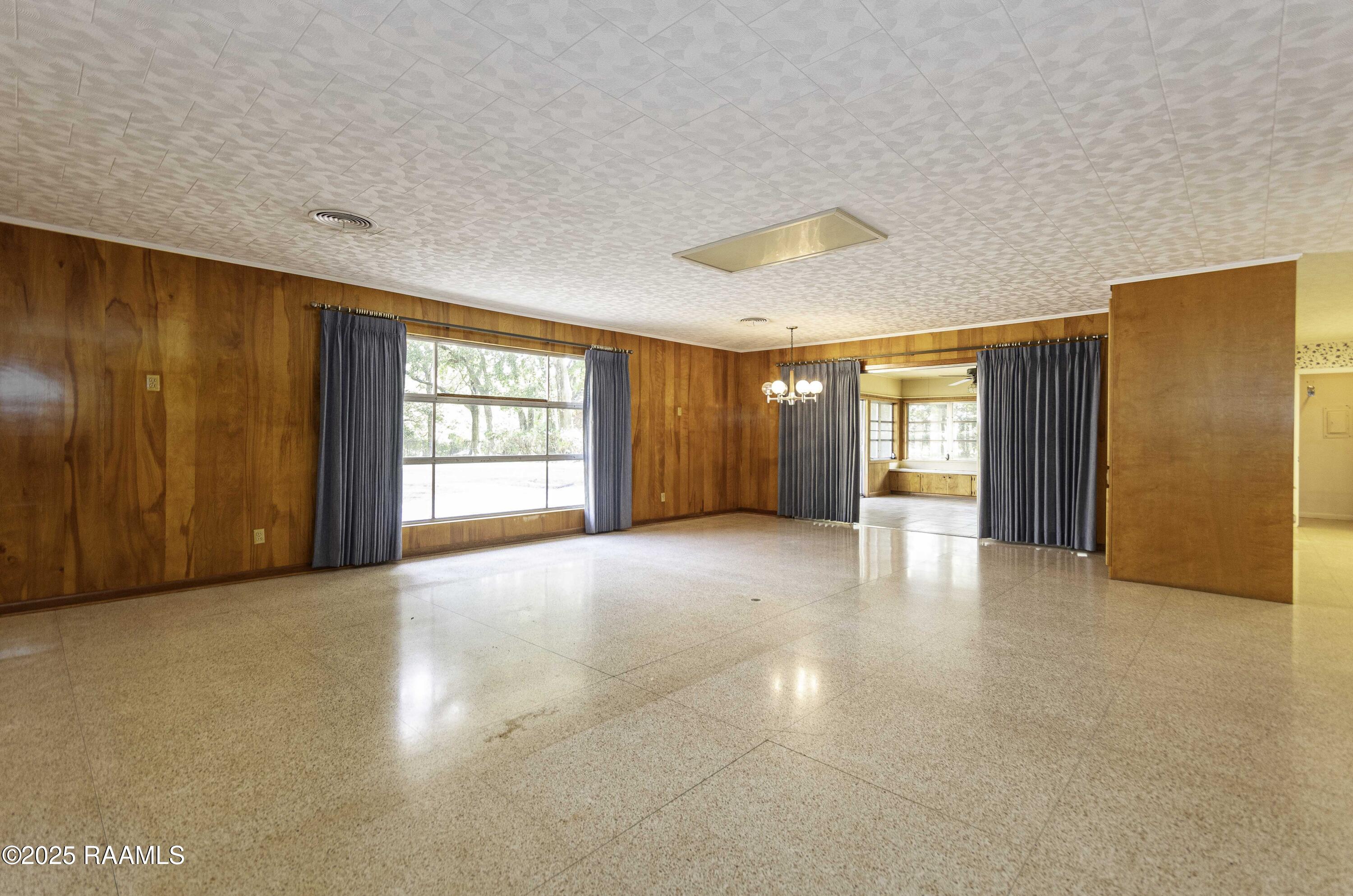 905 Loreauville Road New Iberia, LA 70563 - Photo 18 of 50 Family Room 4