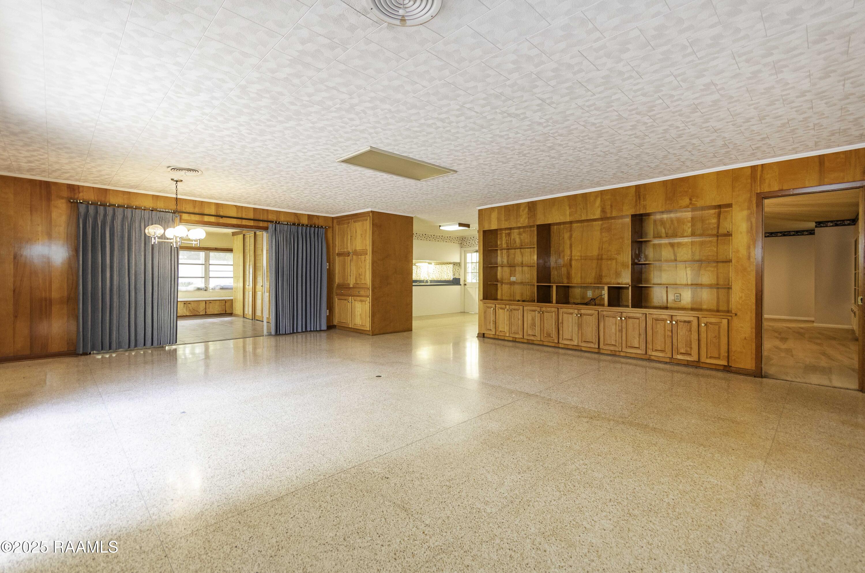 905 Loreauville Road New Iberia, LA 70563 - Photo 19 of 50 Family Room 3