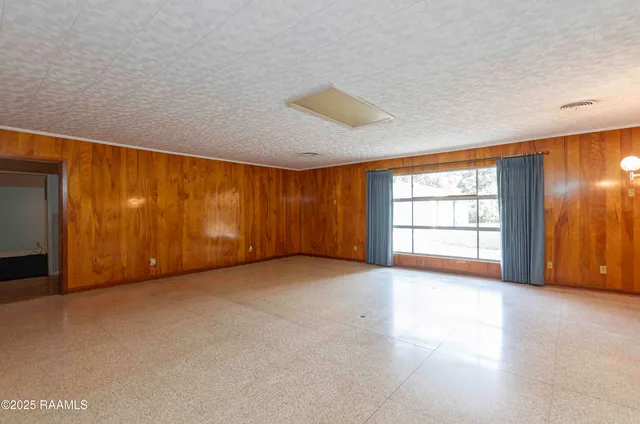 $290,000 | 905 Loreauville Road, New Iberia, LA 70563