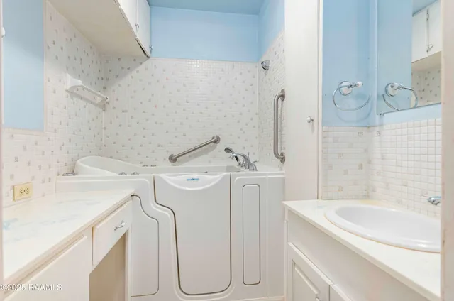 $290,000 | 905 Loreauville Road, New Iberia, LA 70563