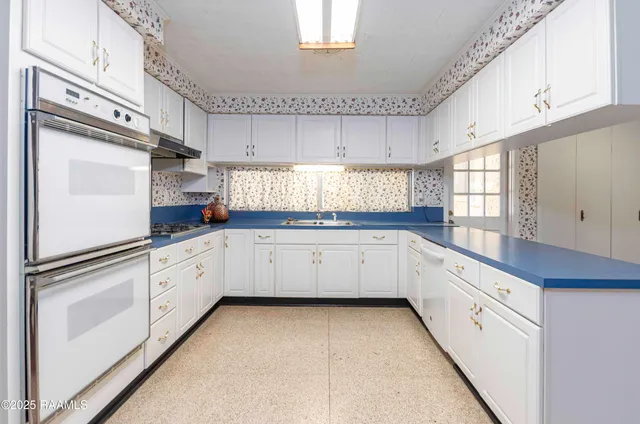 $290,000 | 905 Loreauville Road, New Iberia, LA 70563