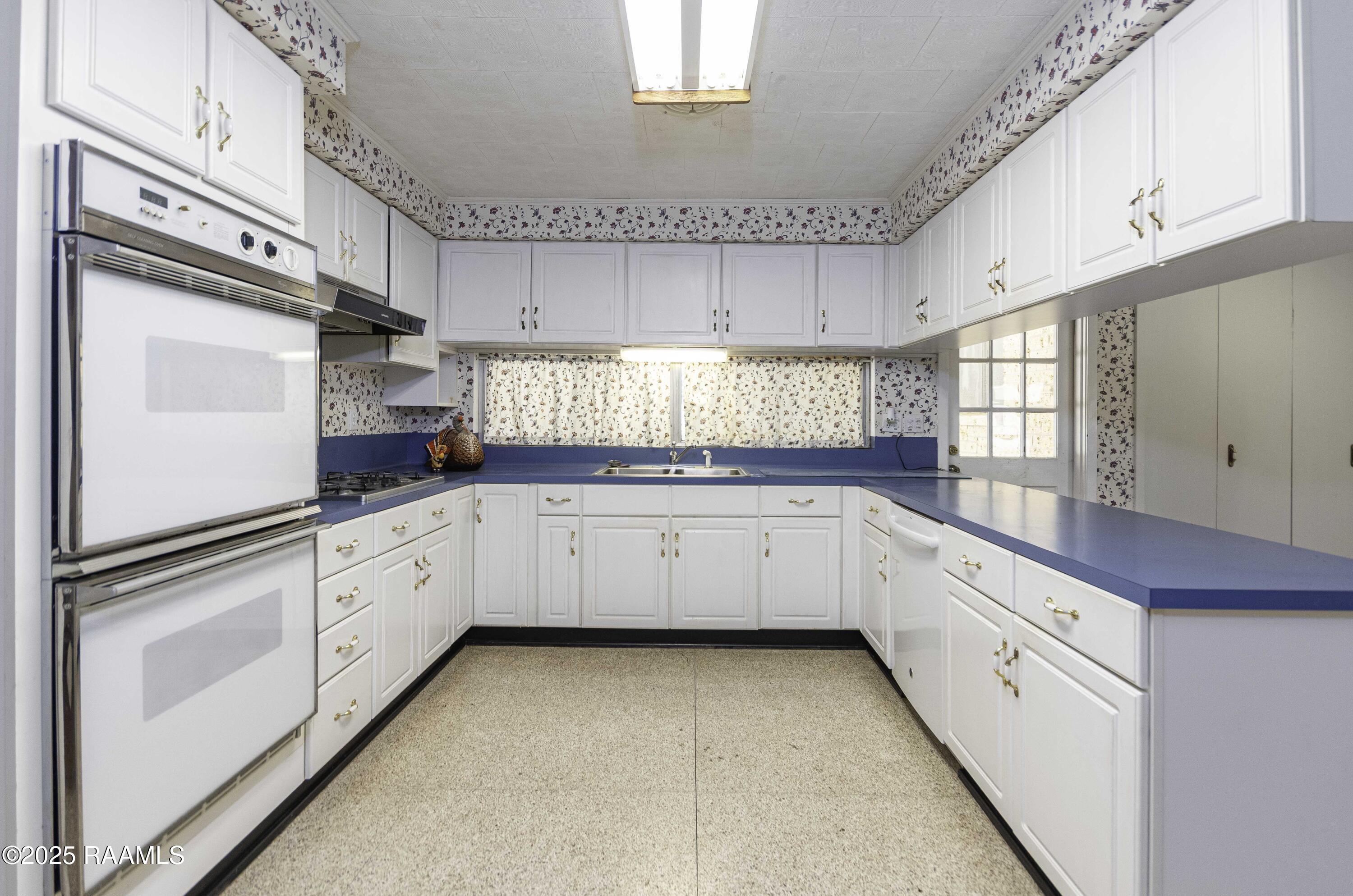 905 Loreauville Road New Iberia, LA 70563 - Photo 3 of 50 Kitchen 3