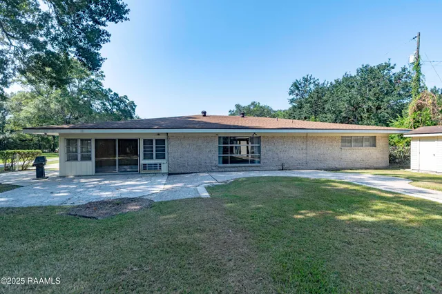 $290,000 | 905 Loreauville Road, New Iberia, LA 70563